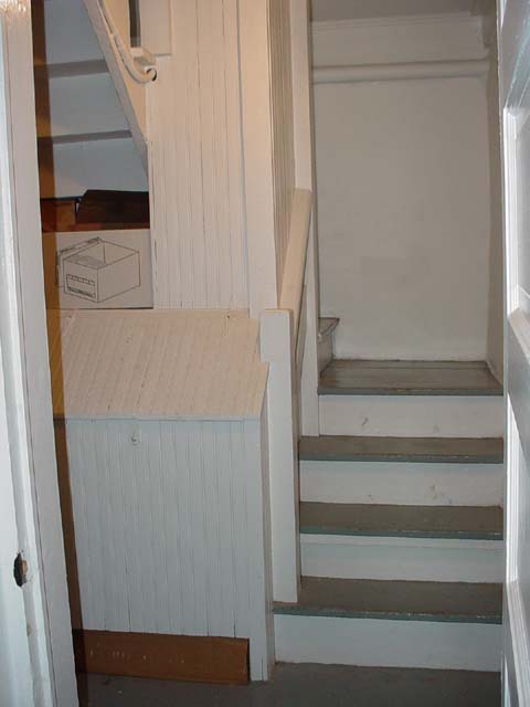 075 Back Staircase Old Clothes Hamper