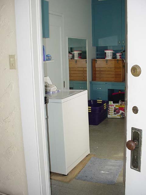 087 Mud Room To Laundry Room