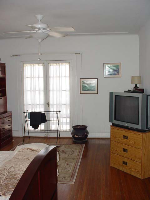129 Master TV And Ceiling Fan